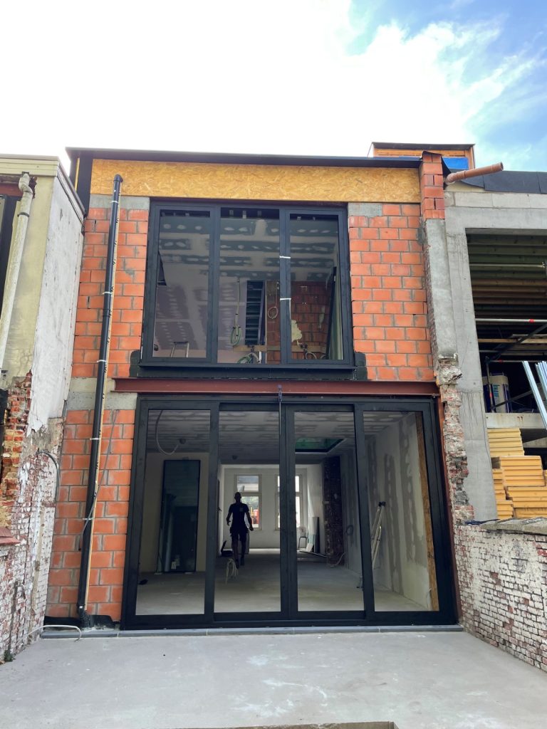 Opbouw van een achterbouw aan een woning door ORO Renovaties