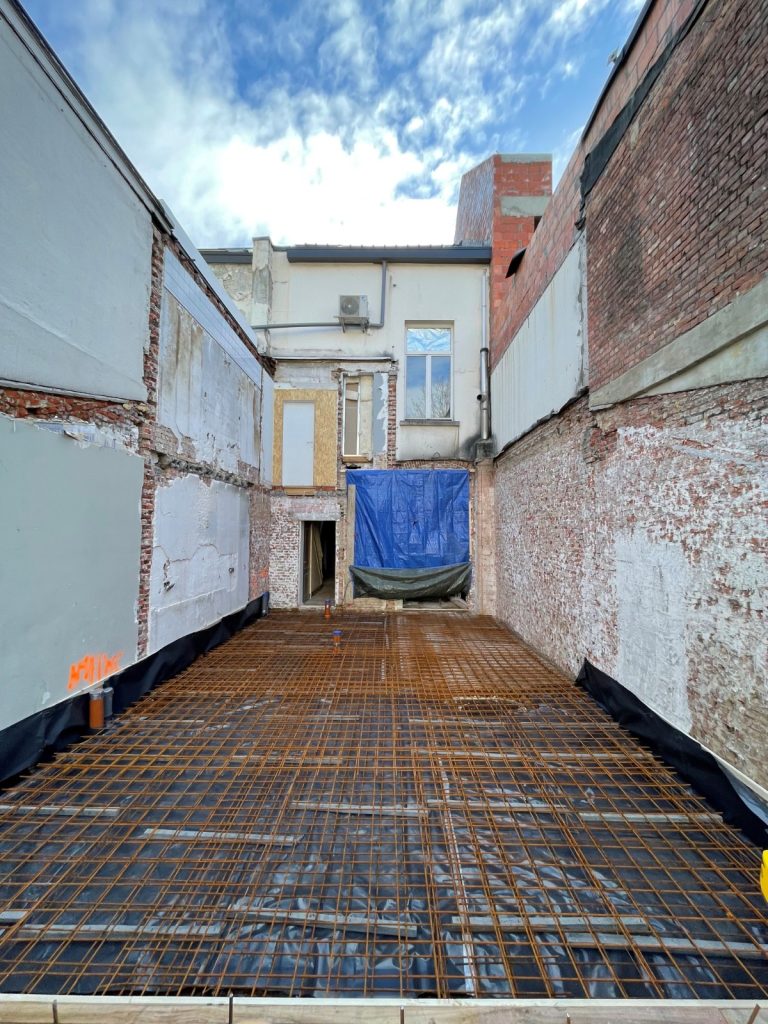 Volledige afbraak van achtergevel van een woning door ORO Renovaties