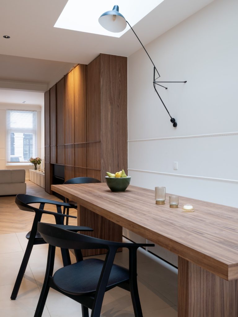 Gerenoveerde woonkamer door ORO Renovaties